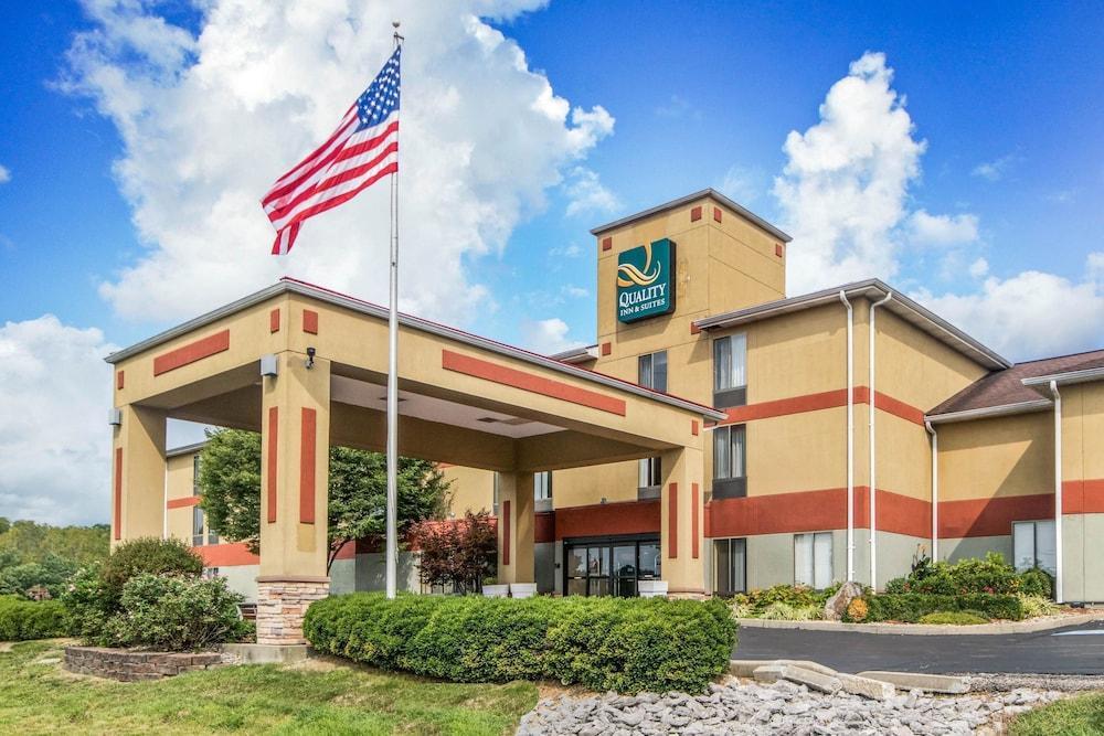 Baymont By Wyndham Lawrenceburg Hotel Exterior photo