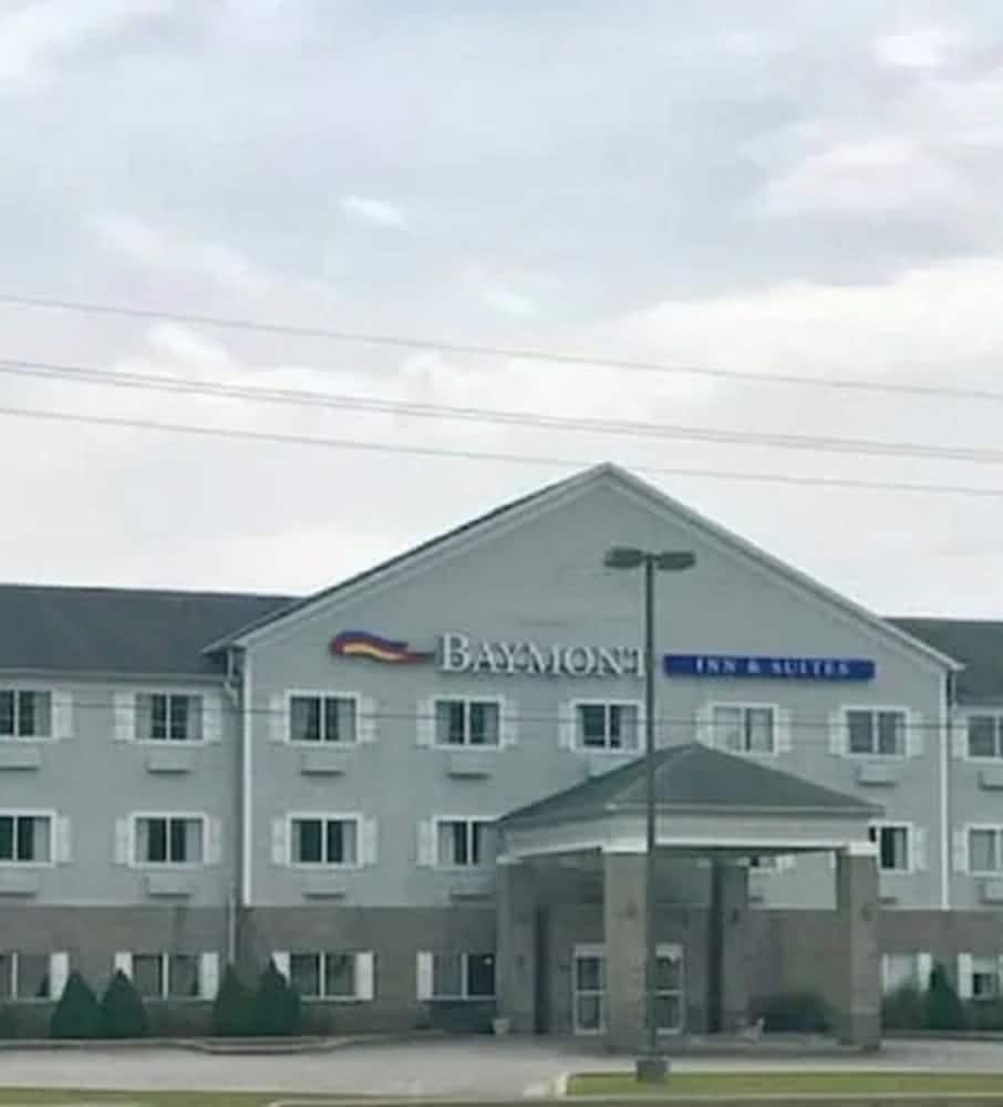 Baymont By Wyndham Lawrenceburg Hotel Exterior photo